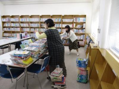 学校図書館をリニューアルしています