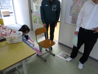 消毒の仕方を確認しあいました 消毒の仕方を確認しあいました