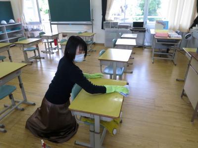 手が触れるところを中心にふきます 手が触れるところを中心にふきます