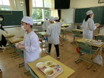 給食準備の様子です 給食準備の様子です