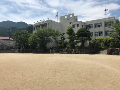 校庭は真夏のようです 校庭は真夏のようです