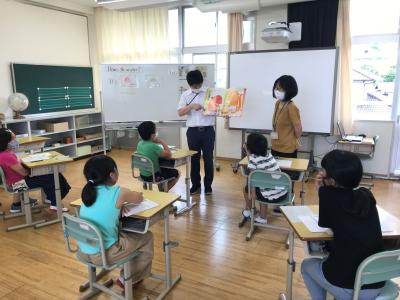 英語で絵本の読み聞かせ