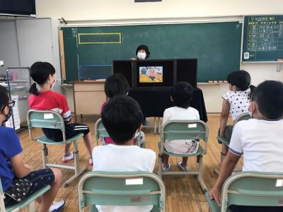楽しい紙芝居から始まりました 楽しい紙芝居から始まりました