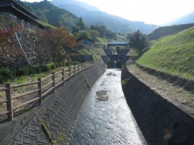 川の流れを緩やかにする工事がされていました