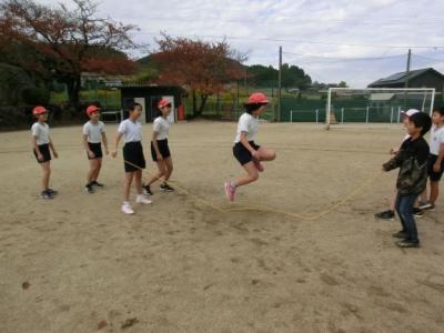 リズムよくみんなの息を合わせてジャンプ リズムよくみんなの息を合わせてジャンプ