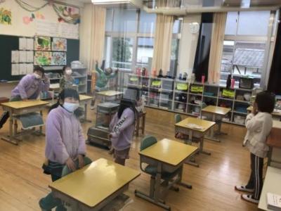 窓からのぞくと、笑顔で応えてくれました 窓からのぞくと、笑顔で応えてくれました