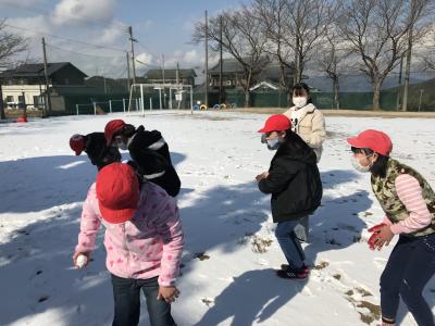 初めての雪、うれしいな！