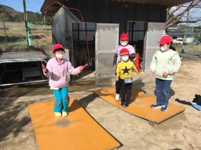 ボードがあるからとびやすいな ボードがあるからとびやすいな