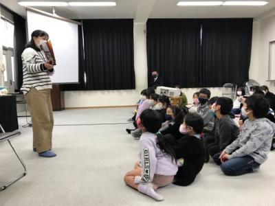 みんなお話に集中しています みんなお話に集中しています