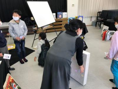 どこでもドアをくぐります どこでもドアをくぐります