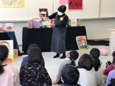 たべもののお話の様子です たべもののお話の様子です