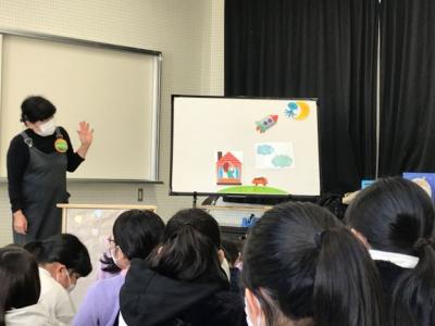 お家のお母さんは何を見てるのかな お家のお母さんは何を見てるのかな