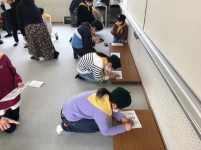みんな、真剣に選んでいます みんな、真剣に選んでいます