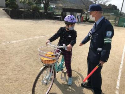 手信号を出すタイミングを教わりました 手信号を出すタイミングを教わりました