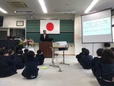 校長先生の式辞の様子です 校長先生の式辞の様子です