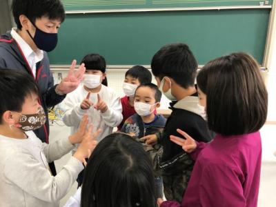 ジェスチャーで誕生日を確かめます ジェスチャーで誕生日を確かめます