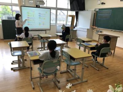 たくさん声に出して各国の挨拶を味わいました たくさん声に出して各国の挨拶を味わいました