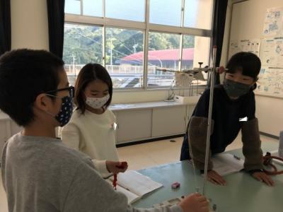 分担を決めて実験開始です 分担を決めて実験開始です