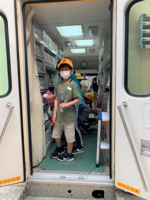 車内も間隔を取って選びます 車内も間隔を取って選びます