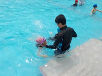 先生に手をつないでもらって入ってみました 先生に手をつないでもらって入ってみました