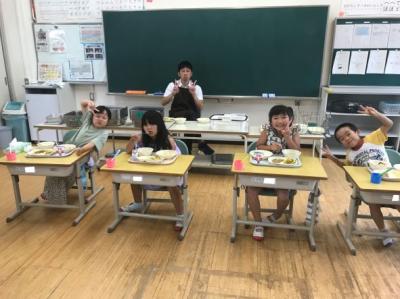 先生のようにモリモリ食べよう! 先生のようにモリモリ食べよう!
