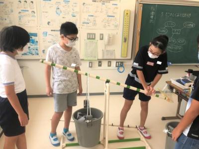 あれ?簡単に持ち上げられたよ! あれ?簡単に持ち上げられたよ!