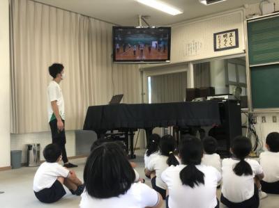 かたずをのんで視聴しています かたずをのんで視聴しています