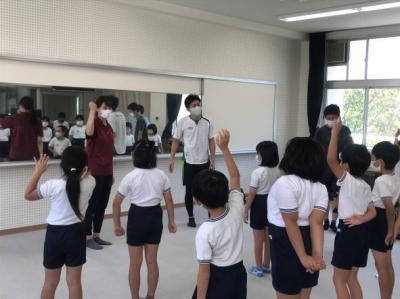 今から左の人の動きを確かめるよ 今から左の人の動きを確かめるよ