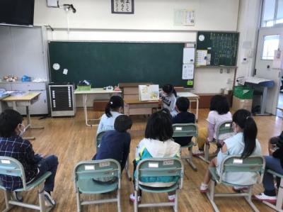 3・4年生に読み聞かせをしてもらいました 3・4年生に読み聞かせをしてもらいました