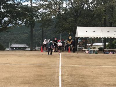 入場行進が始まります 入場行進が始まります