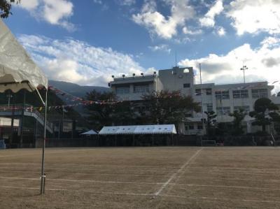 万国旗が張られると雰囲気が出ます 万国旗が張られると雰囲気が出ます